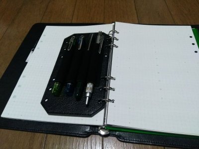 画像2: システム手帳とペンを一緒に持ち歩くためのホルダ－Pen4lder（ペンホルダー）